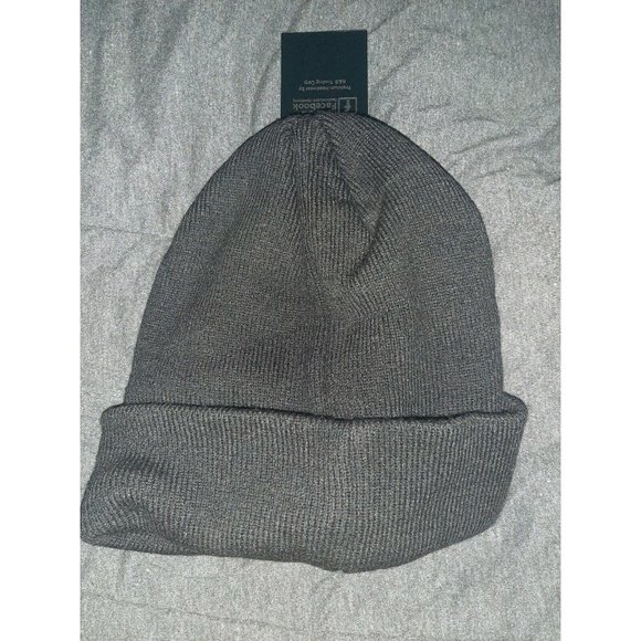 NWT black cuffed skull beanie - Picture 3 of 4